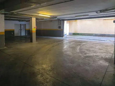 Parking subterráneo vigilado para clientes