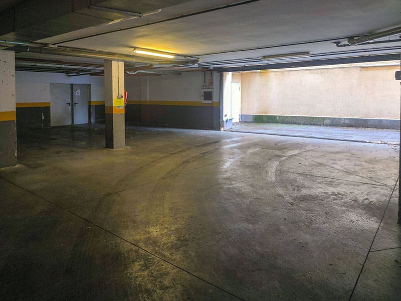 Parking subterráneo vigilado para clientes