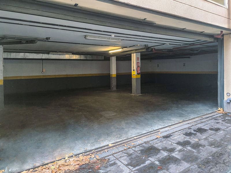 Acceso al parking subterráneo para clientes